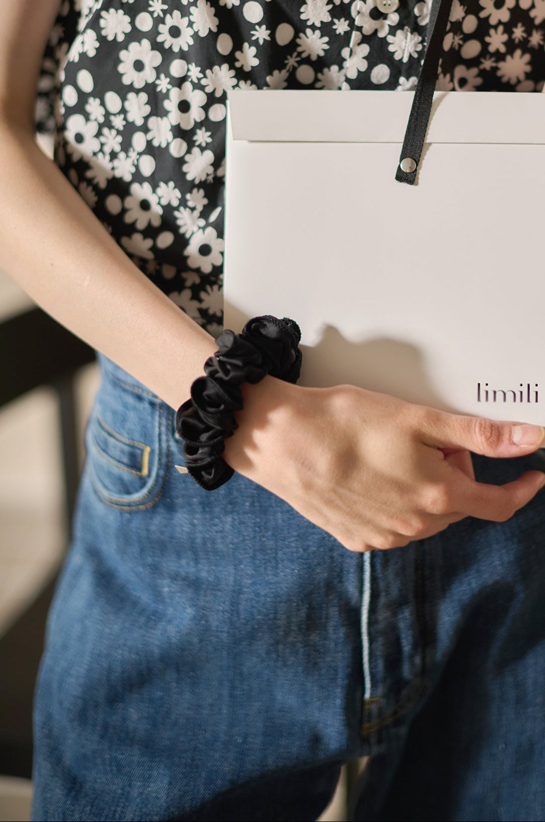 Silk Outline Scrunchie　S